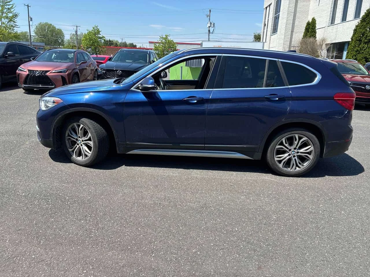 BMW X1 xDrive28i| HEADS UP| PANO| ПОДГРЕВ| КЛИПОВЕ| CARFX, снимка 3 - Автомобили и джипове - 54683282