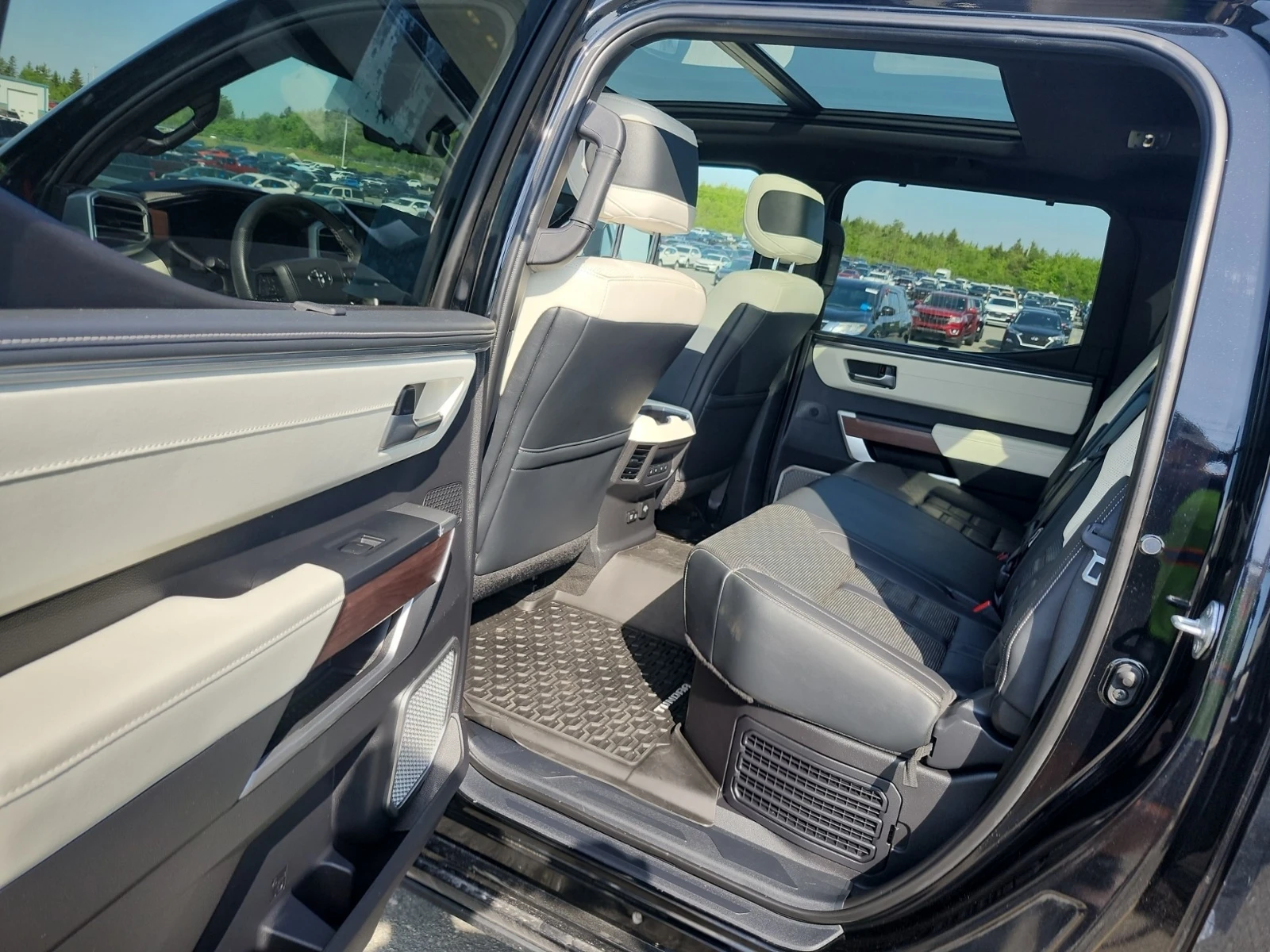 Toyota Tundra CAPSTONE HYBRID CREW CAB SHORT BED * CARFAX * , снимка 9 - Автомобили и джипове - 55003208