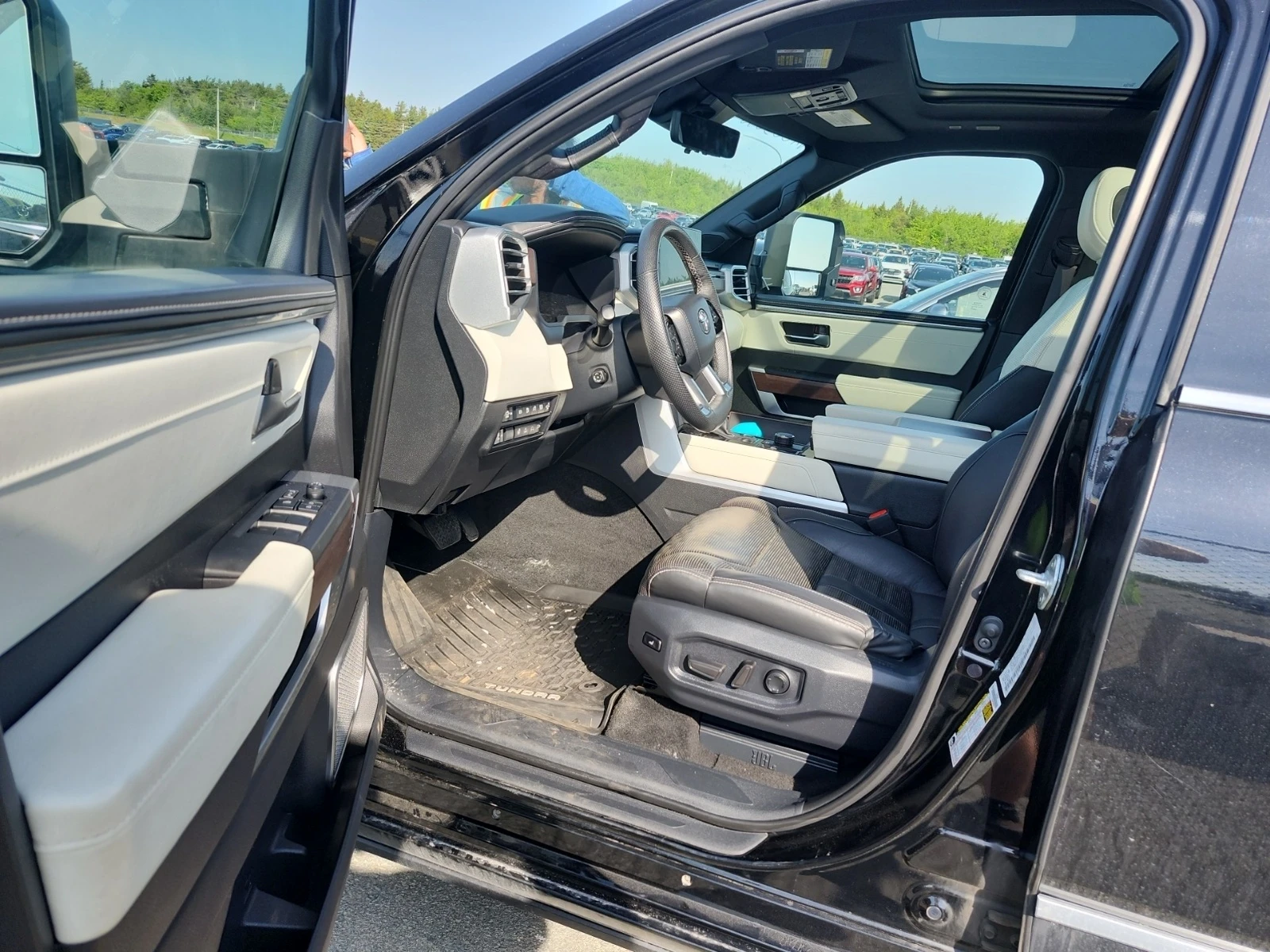 Toyota Tundra CAPSTONE HYBRID CREW CAB SHORT BED * CARFAX * , снимка 5 - Автомобили и джипове - 55003208