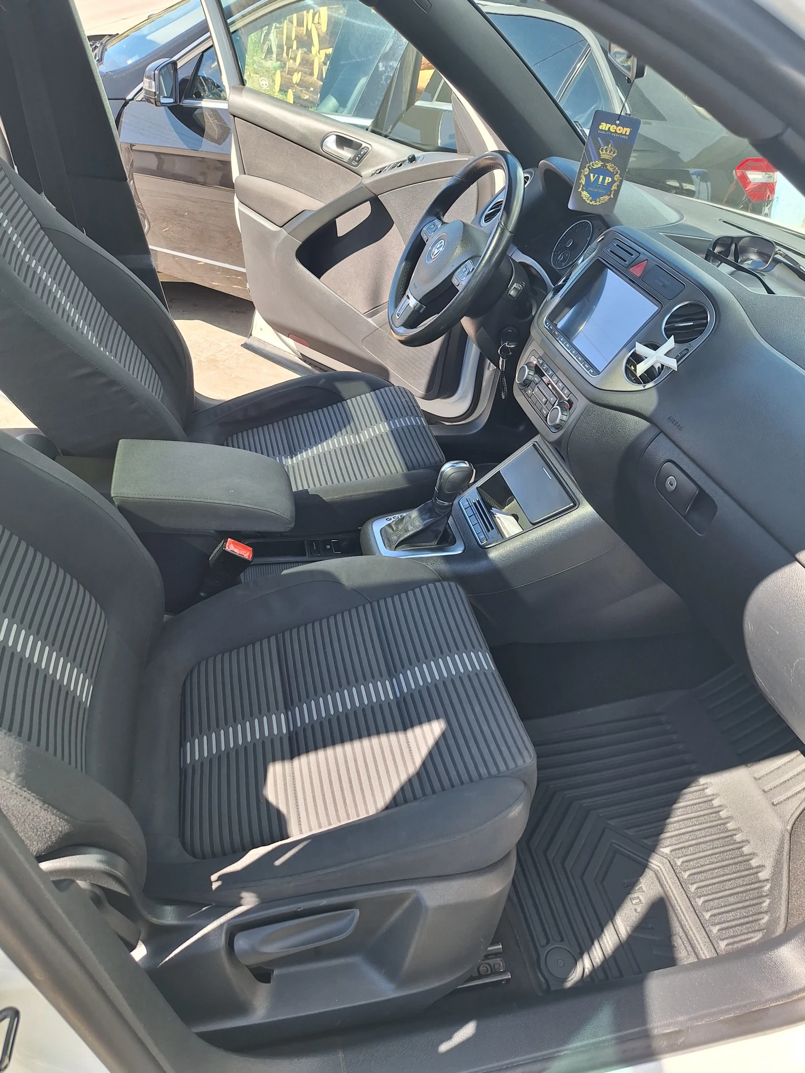 VW Tiguan 2.0 tdi 4х4 автоматик, снимка 12 - Автомобили и джипове - 55492300