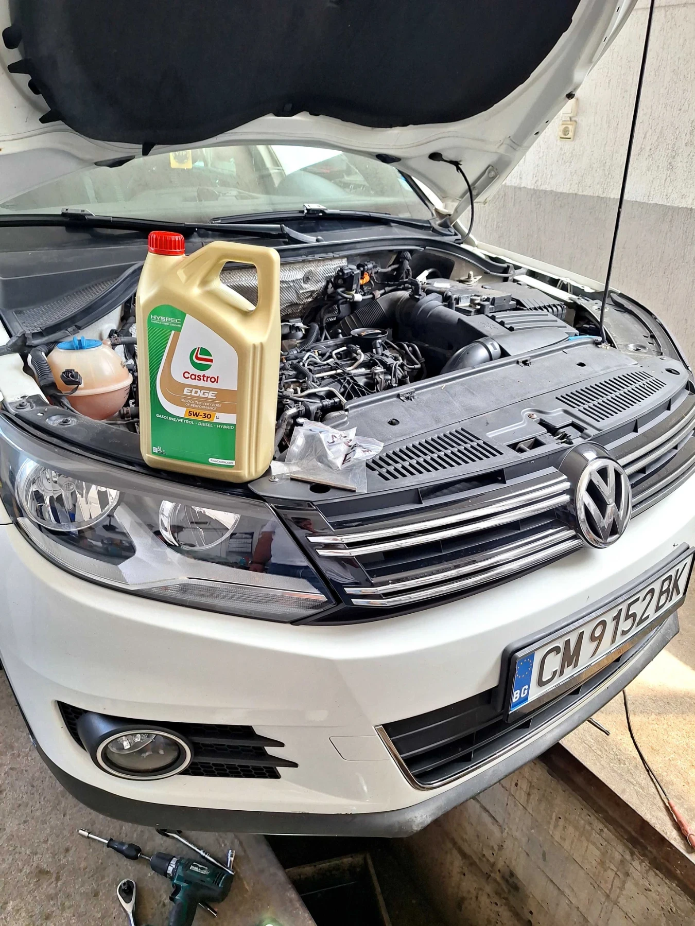 VW Tiguan 2.0 tdi 4х4 автоматик, снимка 15 - Автомобили и джипове - 55492300