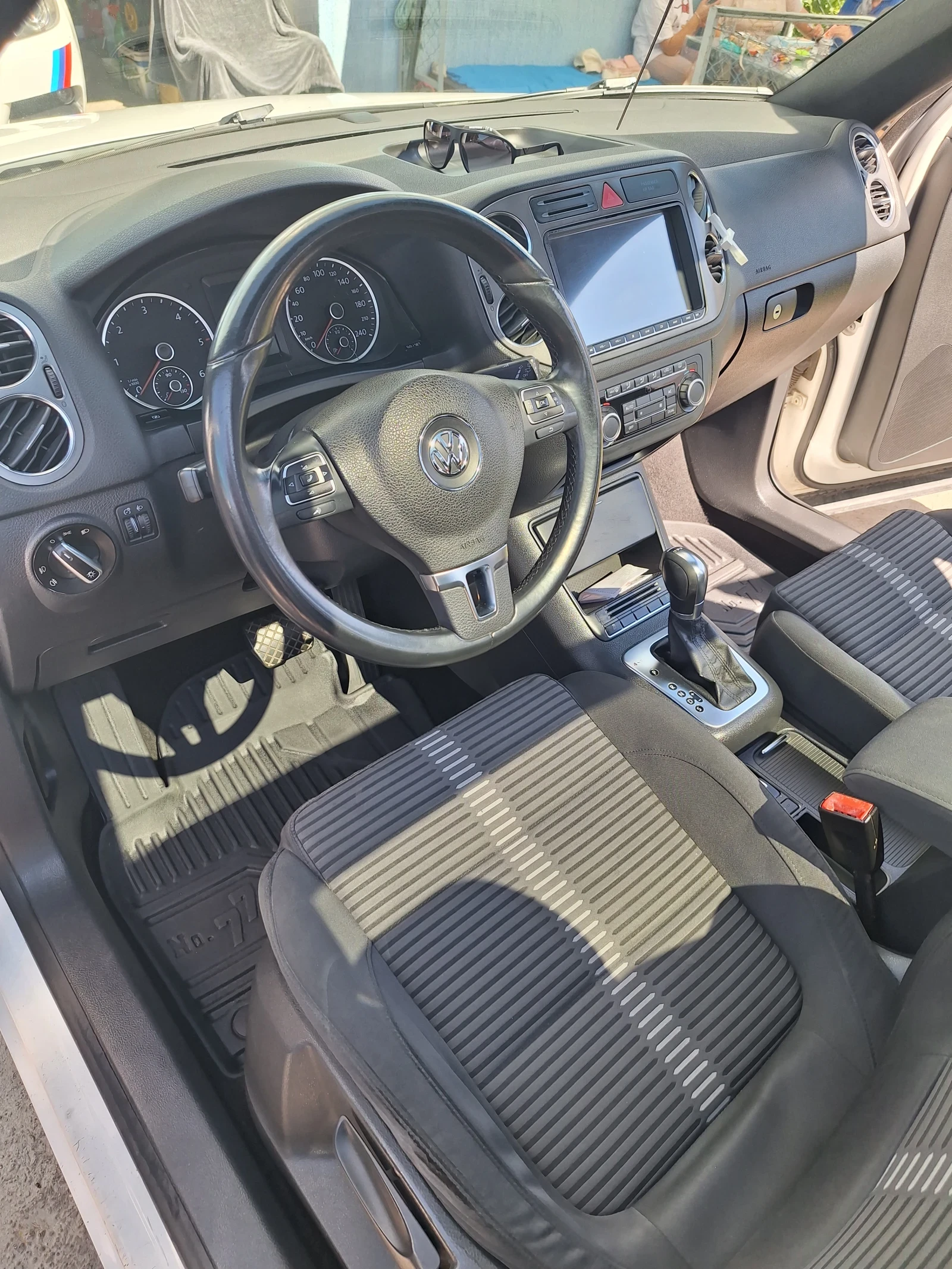 VW Tiguan 2.0 tdi 4х4 автоматик, снимка 10 - Автомобили и джипове - 55492300