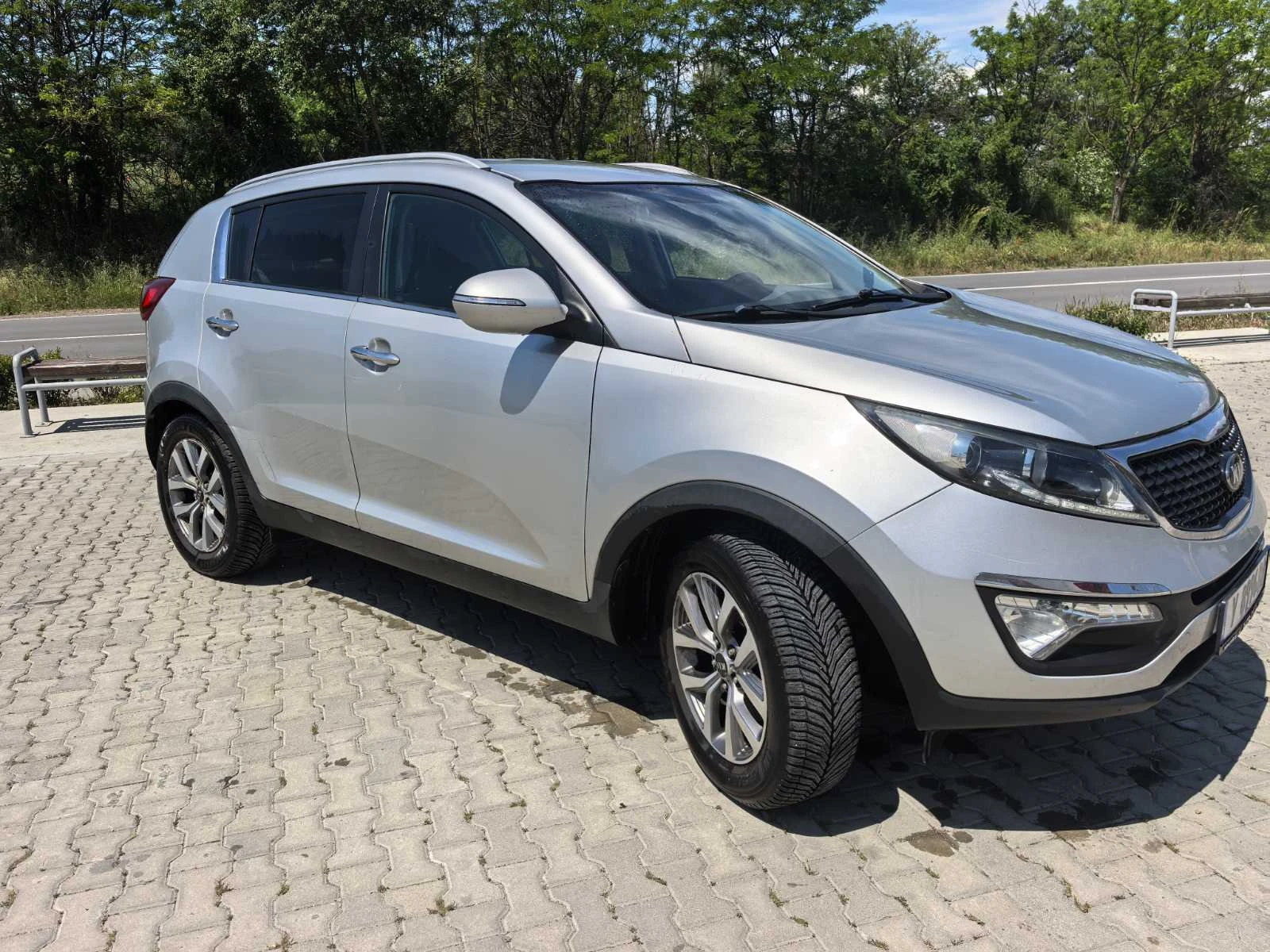 Kia Sportage 1.6, снимка 4 - Автомобили и джипове - 56060841