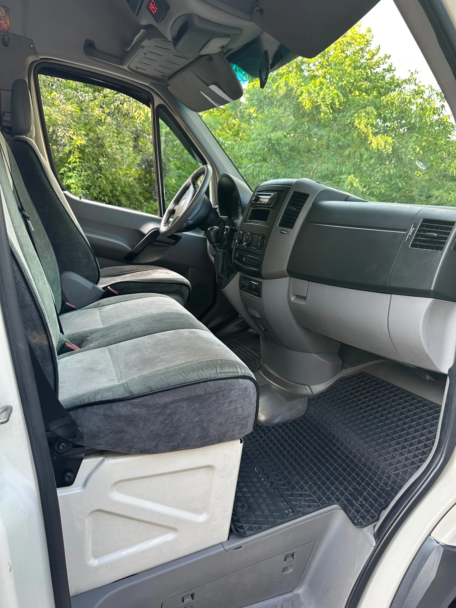 VW Crafter 2.5 TDI, снимка 4 - Бусове и автобуси - 55240418