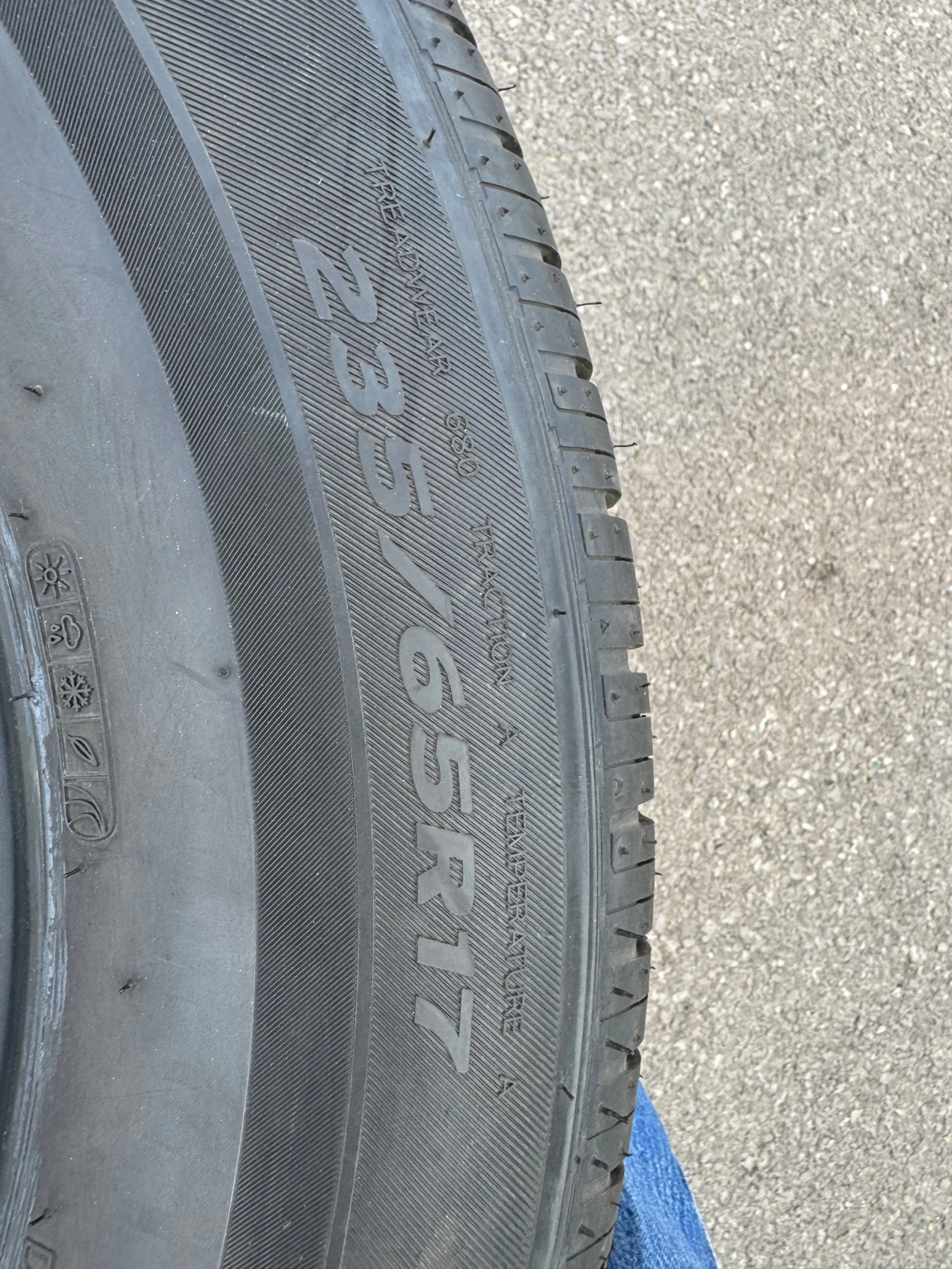 Гуми Летни 235/65R17, снимка 2 - Гуми и джанти - 55965998
