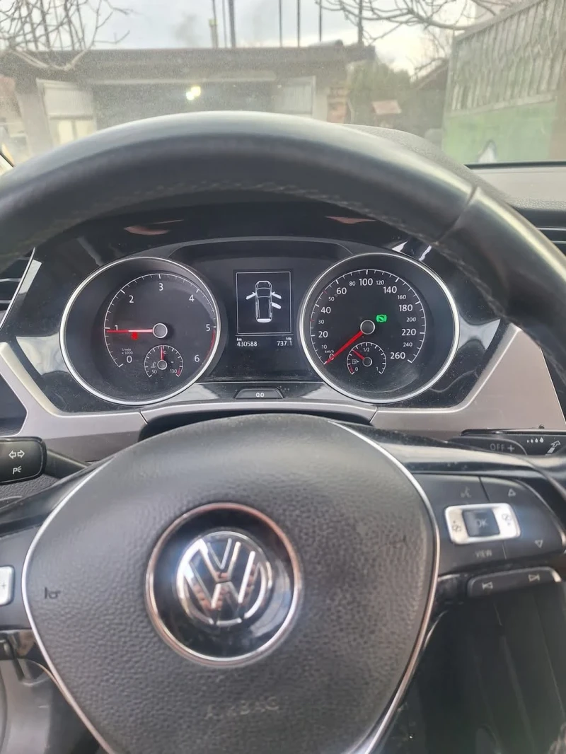 VW Touran 1.6, снимка 5 - Автомобили и джипове - 49493853