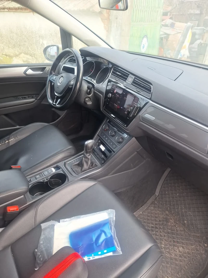 VW Touran 1.6, снимка 6 - Автомобили и джипове - 49493853