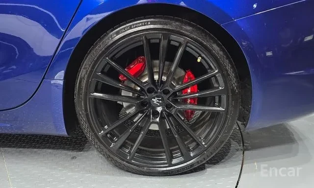Maserati Ghibli SQ4 Gran Sport, снимка 17 - Автомобили и джипове - 55793129