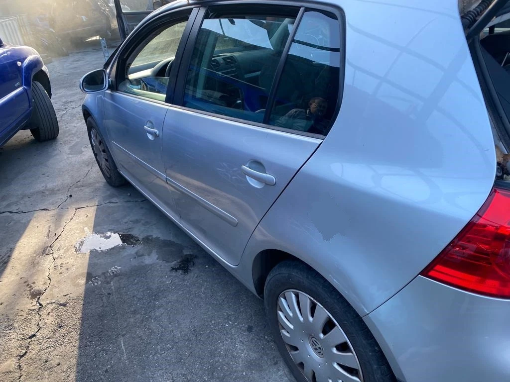 VW Golf 5  1.6 i    САМО НА ЧАСТИ , снимка 1