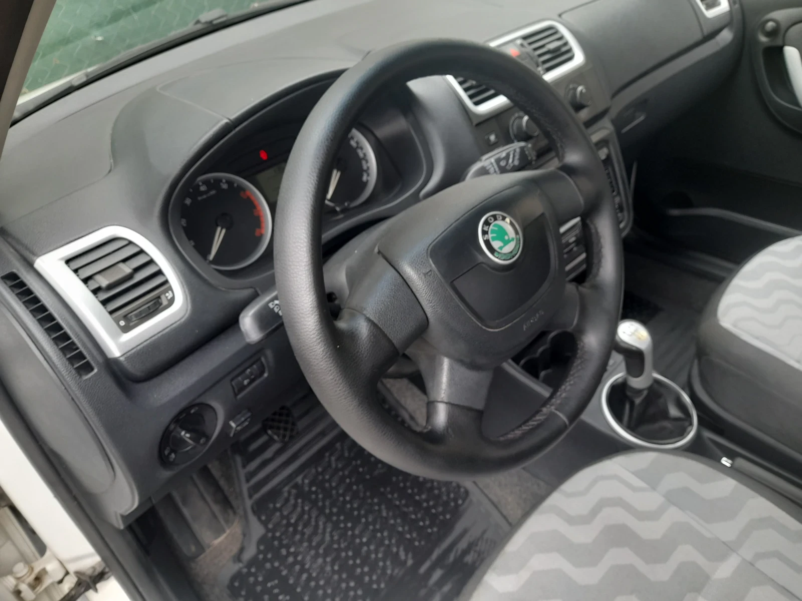 Skoda Fabia 1.2 бензин  - изображение 3