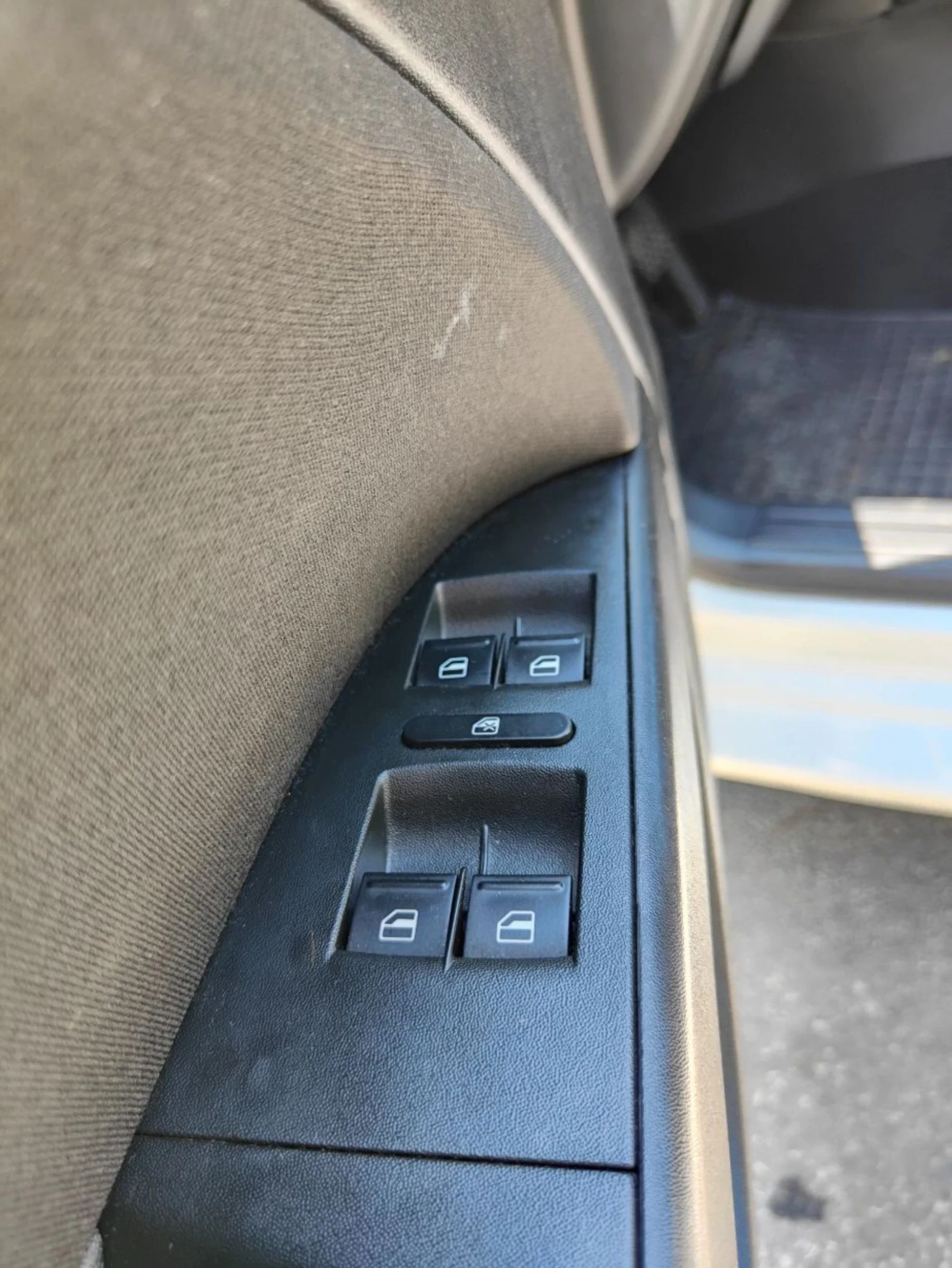 Seat Leon 2.0TDI Автоматик DSG 6 - изображение 8