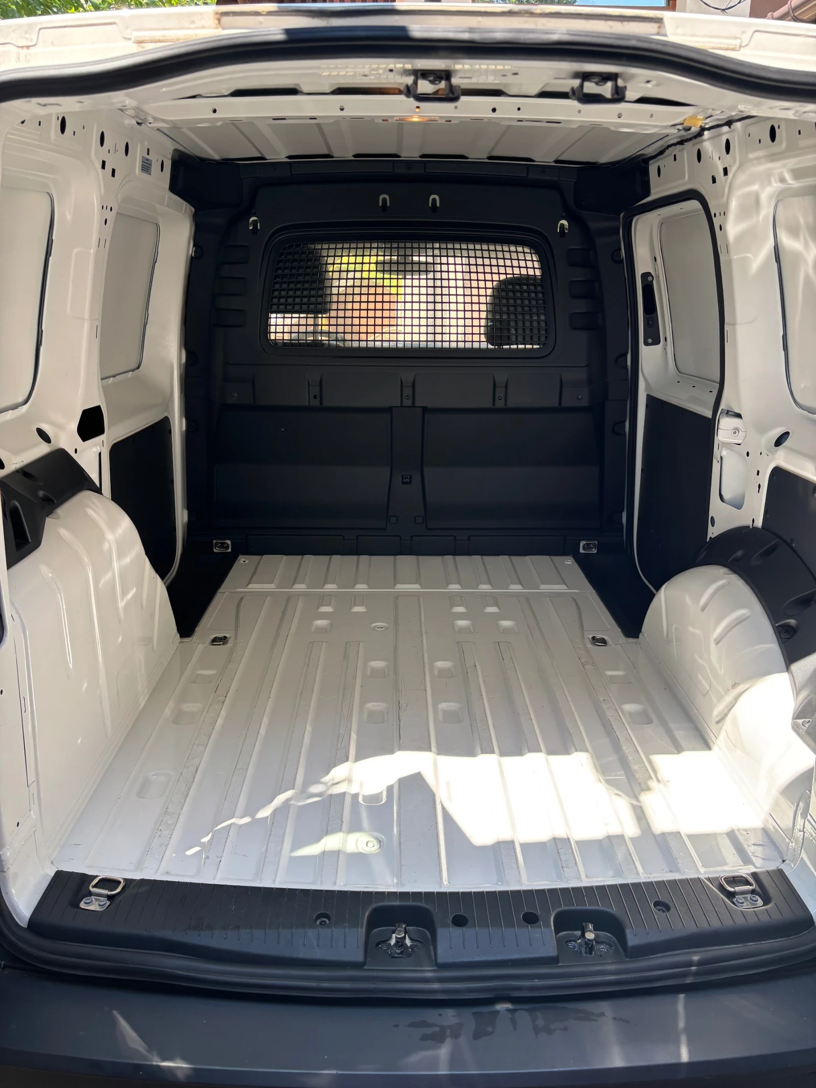 VW Caddy 2.0TDI  - изображение 7
