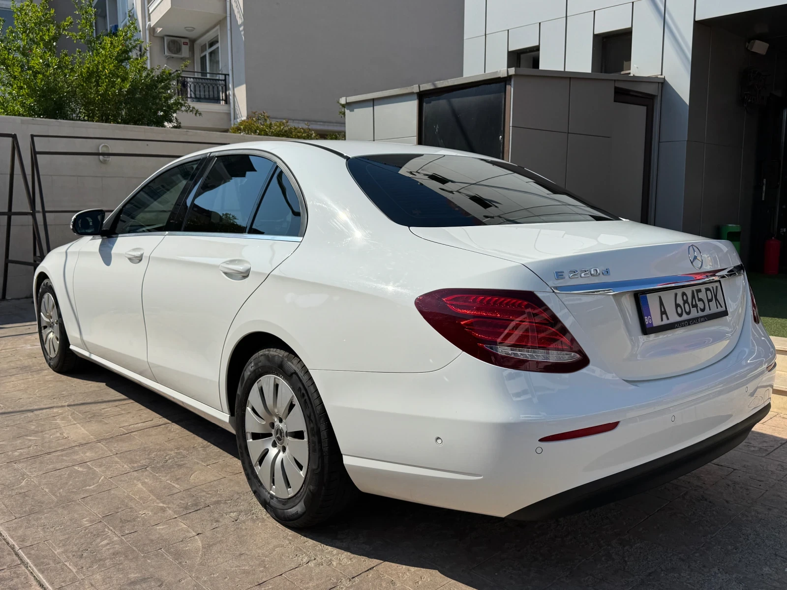 Mercedes-Benz E 220  - изображение 4