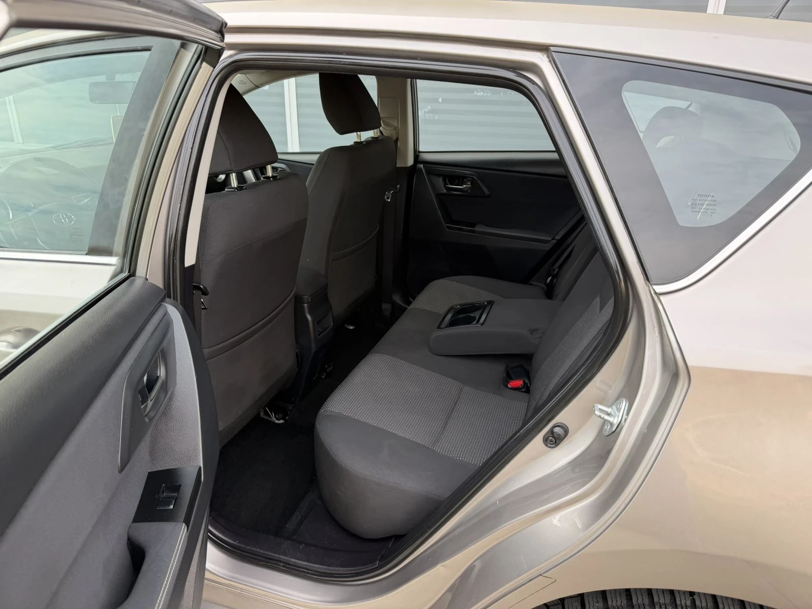 Toyota Auris 1.6i Luna | Mobile.bg   15