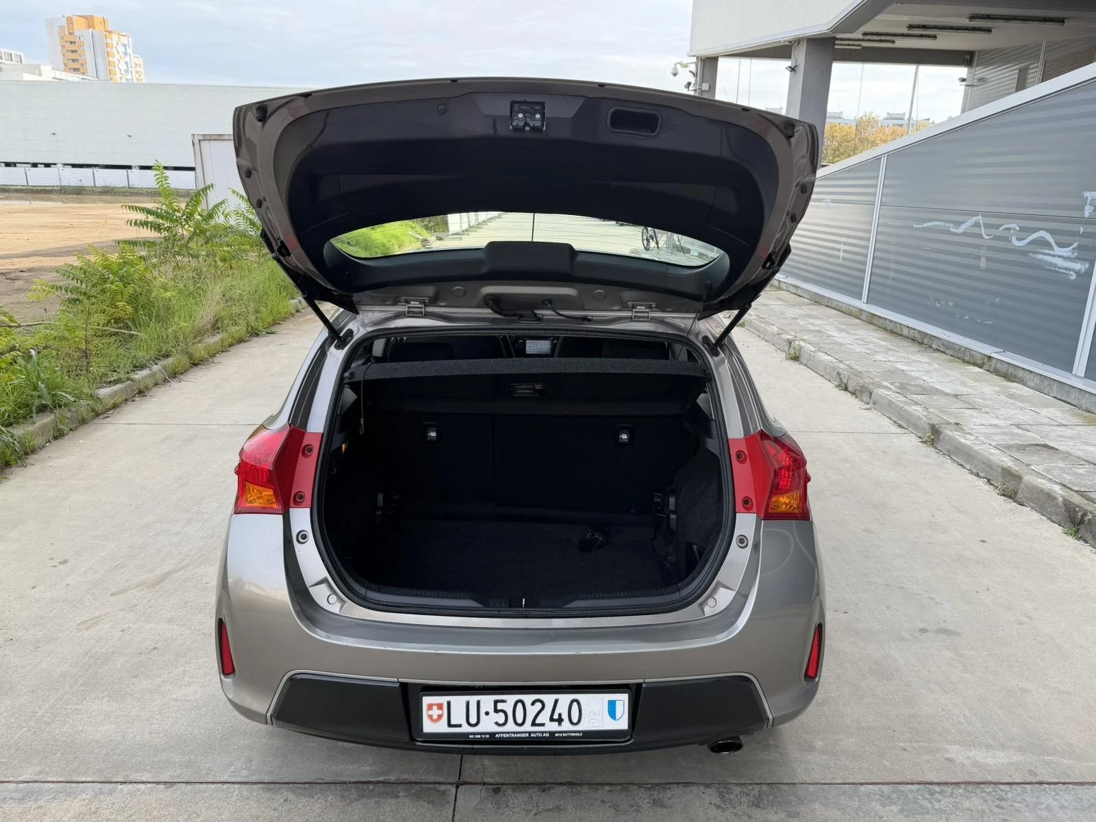 Toyota Auris 1.6i Luna - изображение 8