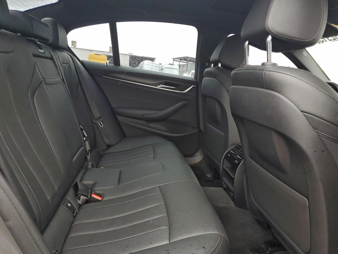 BMW 530 i* MPACK* KEYLESS* ПОДГРЕВ* КАМЕРА* ШИБИДАХ - изображение 10