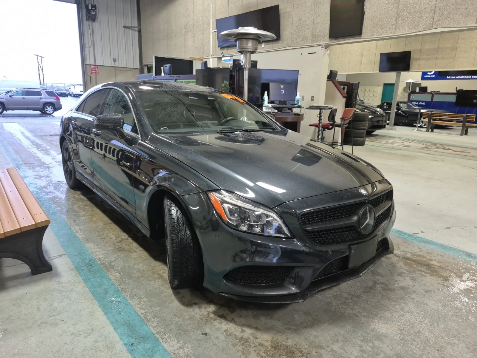 Mercedes-Benz CLS 400 AMG* ОБДУХ* PANO* ПОДГРЕВ* М.ТОЧКА, снимка 2 - Автомобили и джипове - 53893514