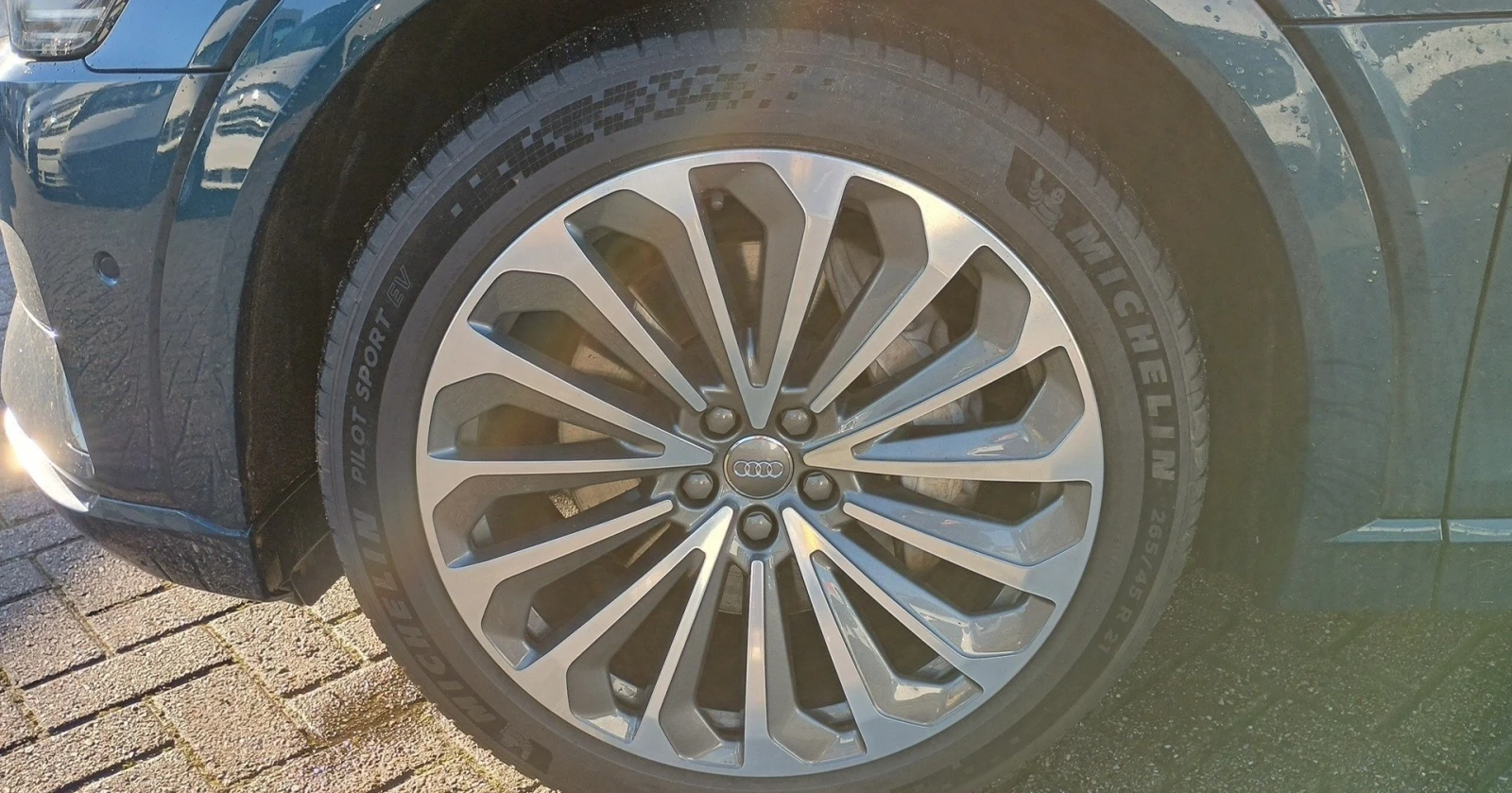 Audi E-Tron 55 ГАРАНЦИЯ QUATTRO 95KWH 408КС. ПАНОРАМА КАМЕРИ , снимка 13 - Автомобили и джипове - 54083294