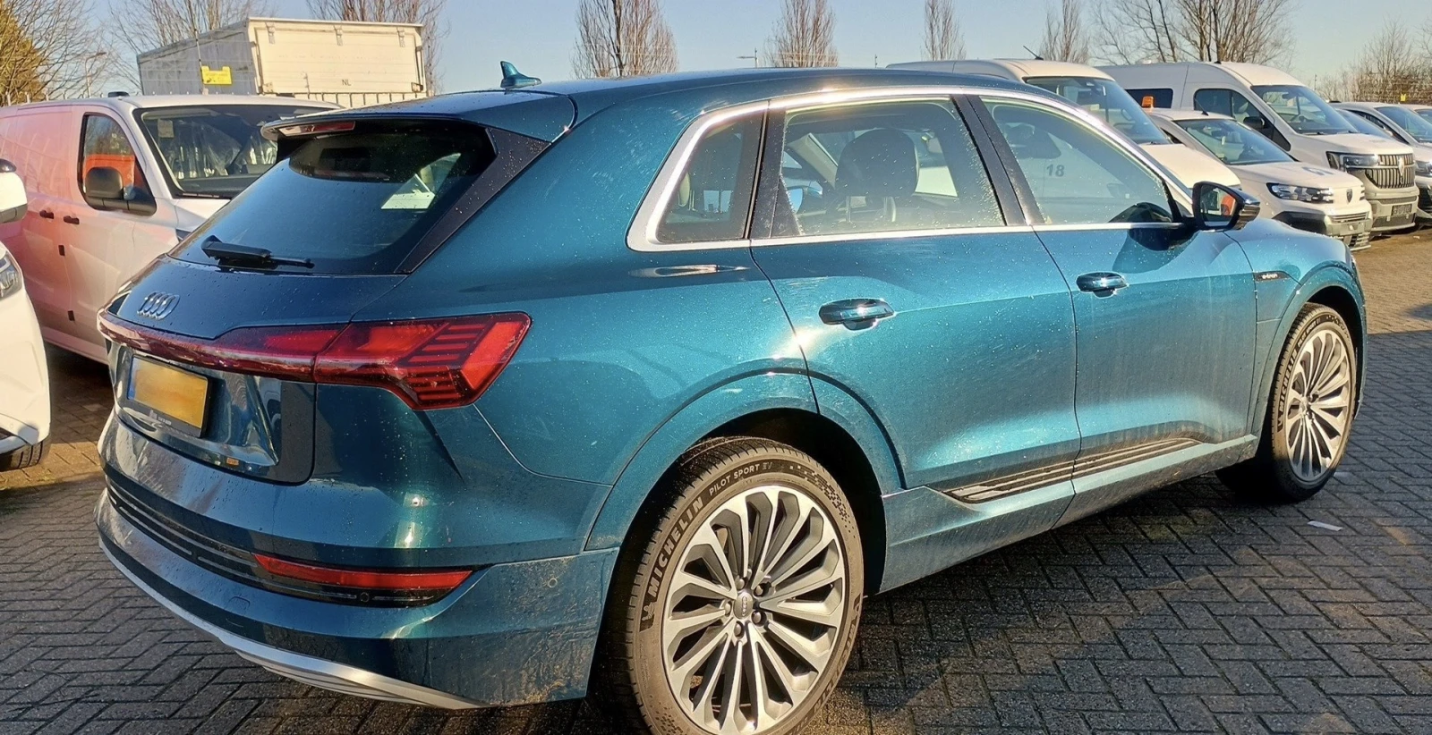 Audi E-Tron 55 ГАРАНЦИЯ QUATTRO 95KWH 408КС. ПАНОРАМА КАМЕРИ , снимка 2 - Автомобили и джипове - 54083294