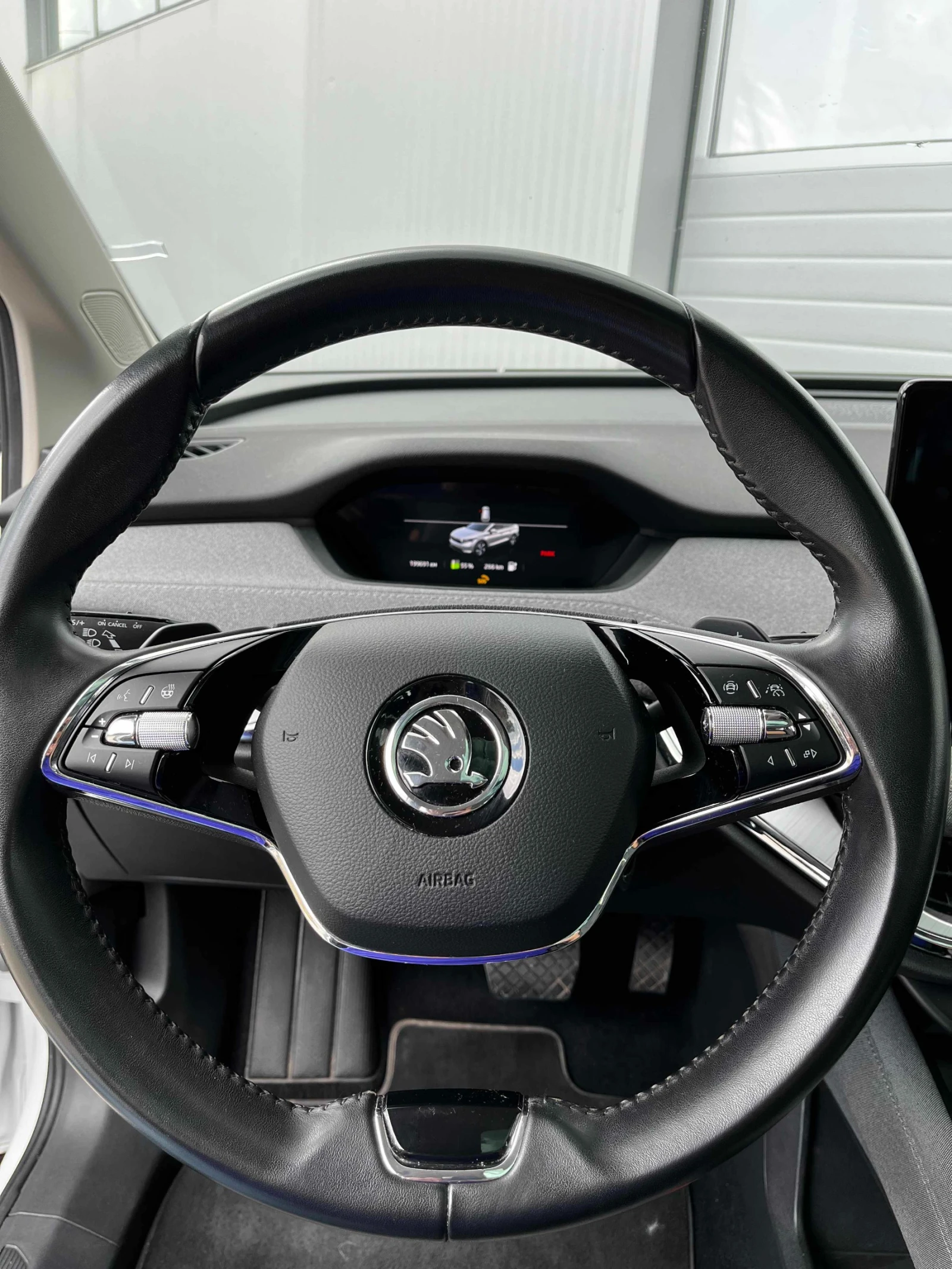 Skoda Enyaq IV80 82KW SOH 93% ПАНОРАМ, снимка 11 - Автомобили и джипове - 55025548