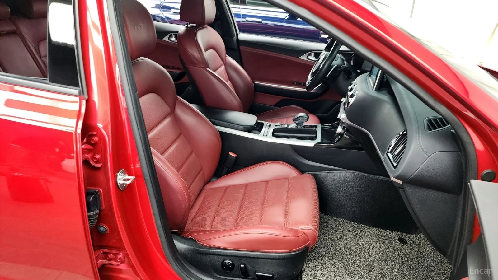 Kia Stinger 3.3Т GT* ОБДУХ* AWD* 360* HUD* PANO* АВТОКРЕДИТ, снимка 11 - Автомобили и джипове - 55616562