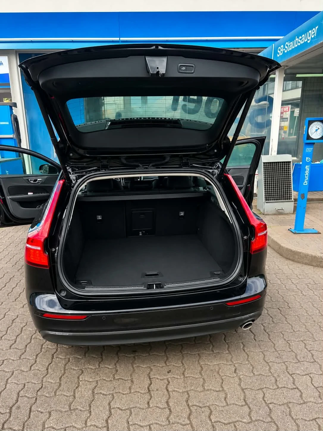 Volvo V60, снимка 3 - Автомобили и джипове - 55778137
