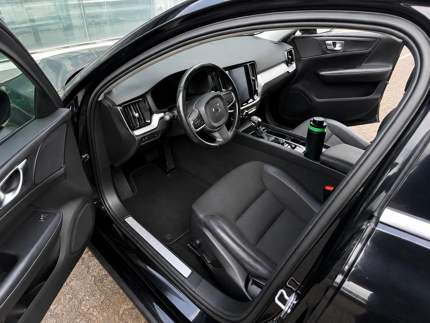 Volvo V60, снимка 4 - Автомобили и джипове - 55778137
