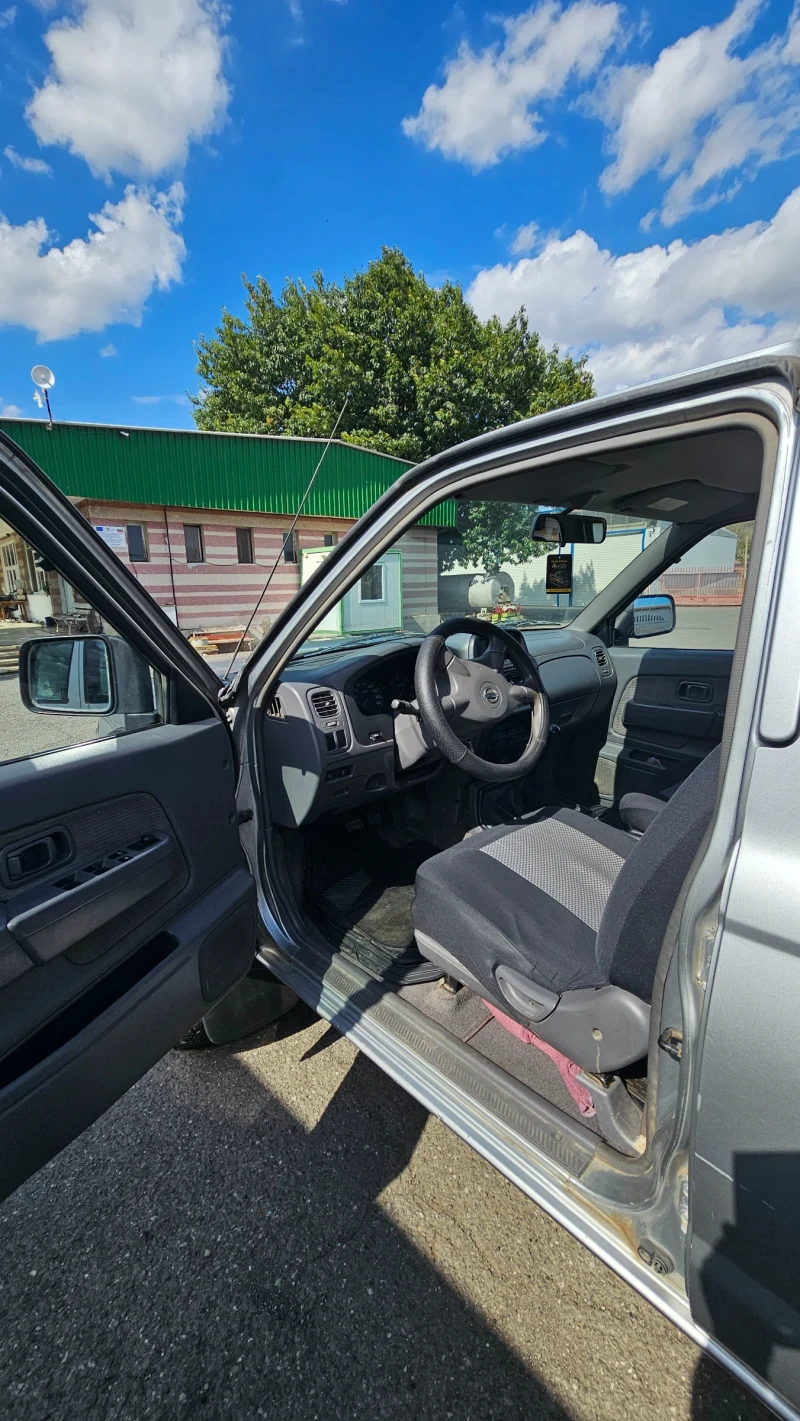 Nissan Navara 2.5 TDi, снимка 6 - Автомобили и джипове - 47228420