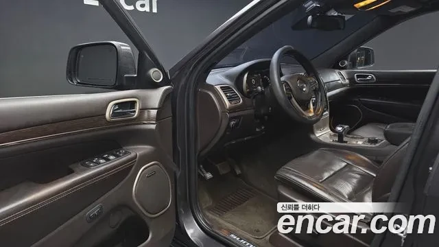 Jeep Grand cherokee 3.0 CRD Overland Summit 4x4, снимка 17 - Автомобили и джипове - 54485068