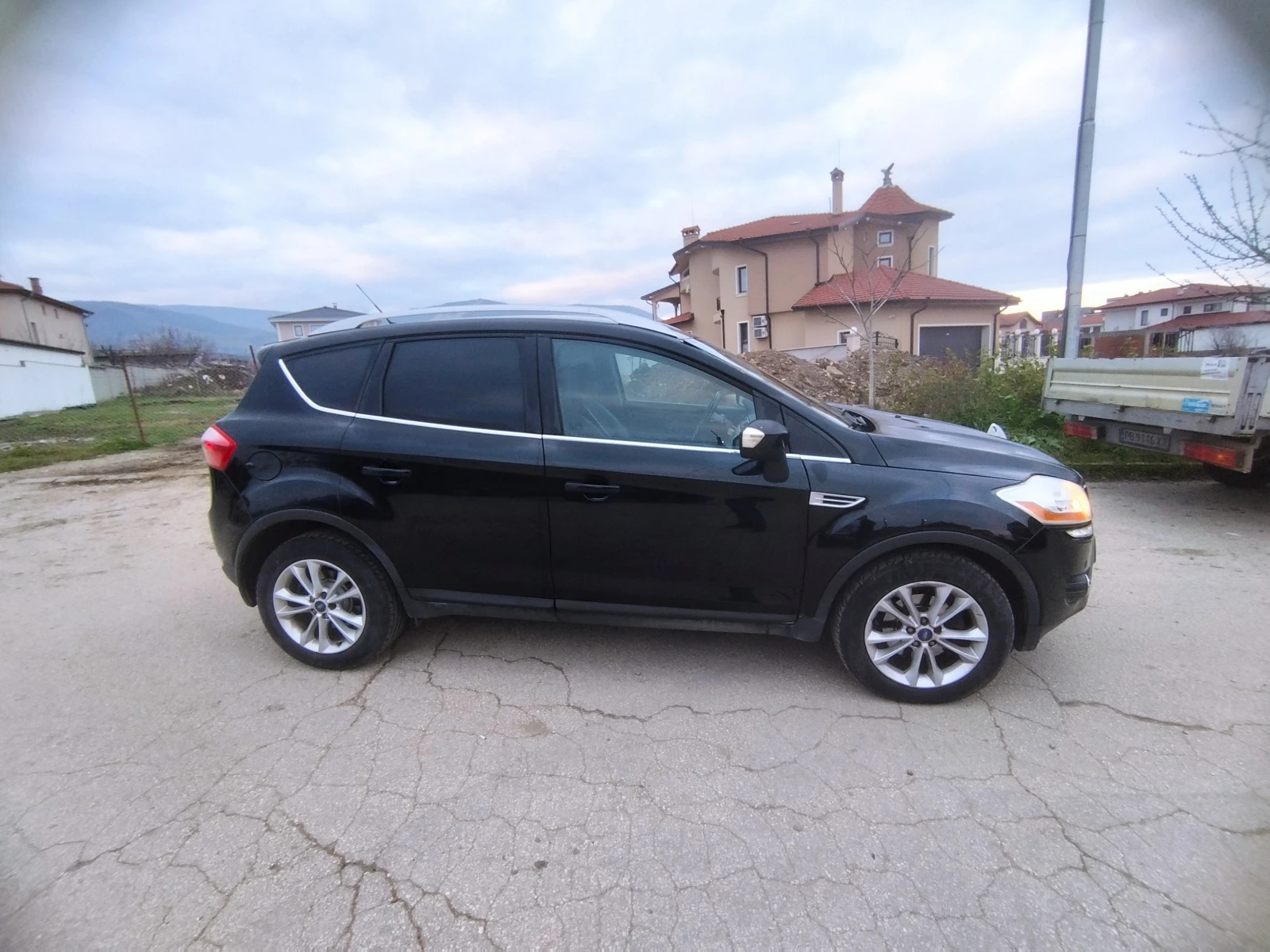 Ford Kuga  - изображение 4