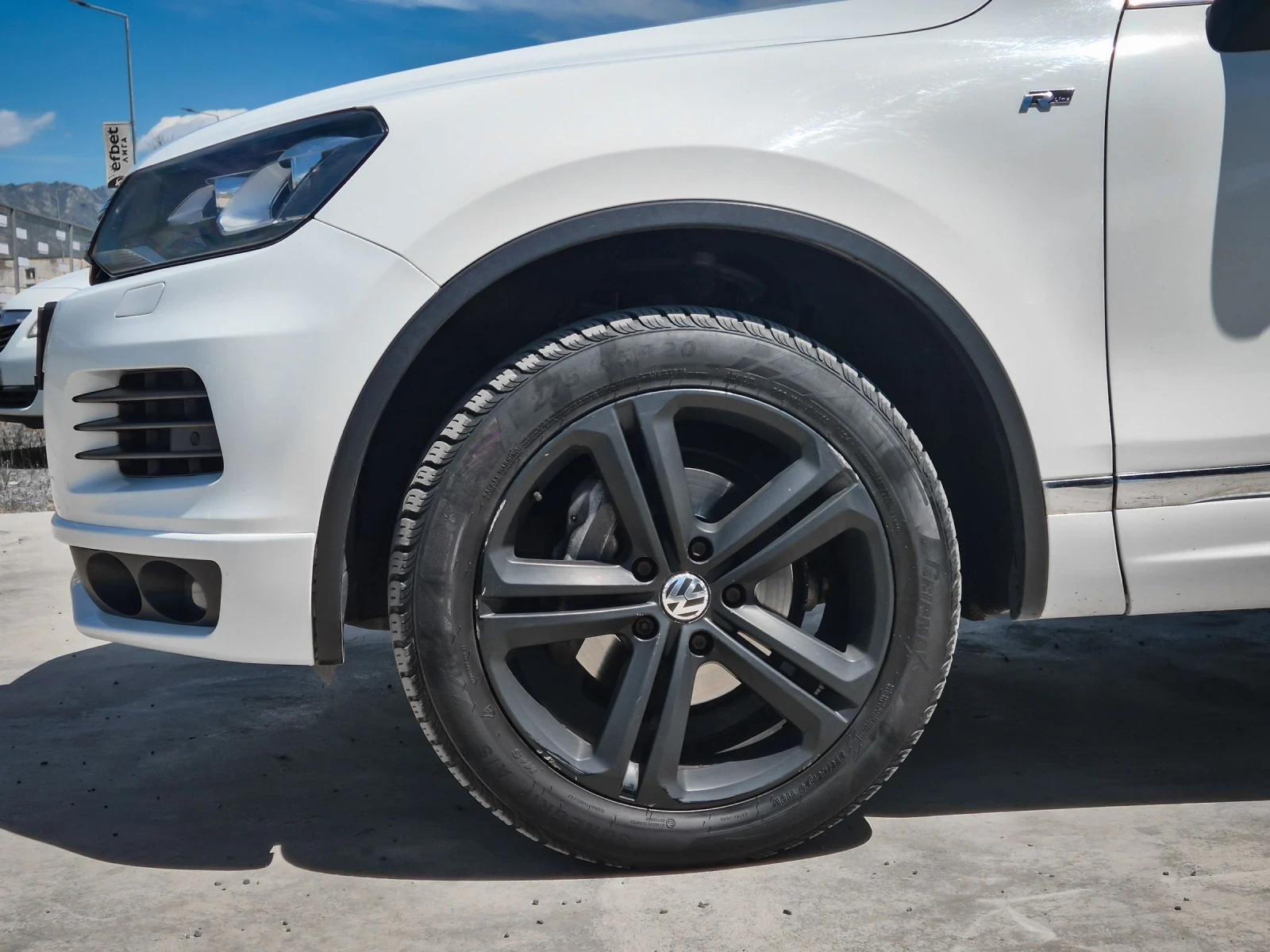 VW Touareg 3.0 TDI R Line Обслужен - лизинг без първоначална , снимка 14 - Автомобили и джипове - 54359598