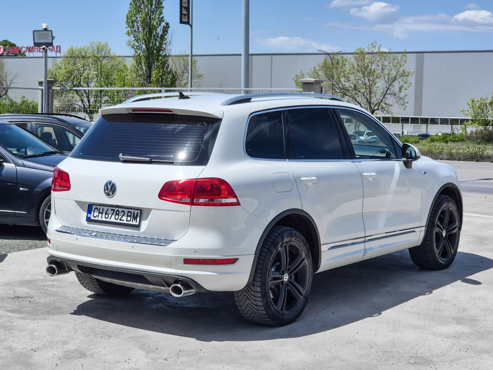 VW Touareg 3.0 TDI R Line Обслужен - лизинг без първоначална , снимка 5 - Автомобили и джипове - 54359598