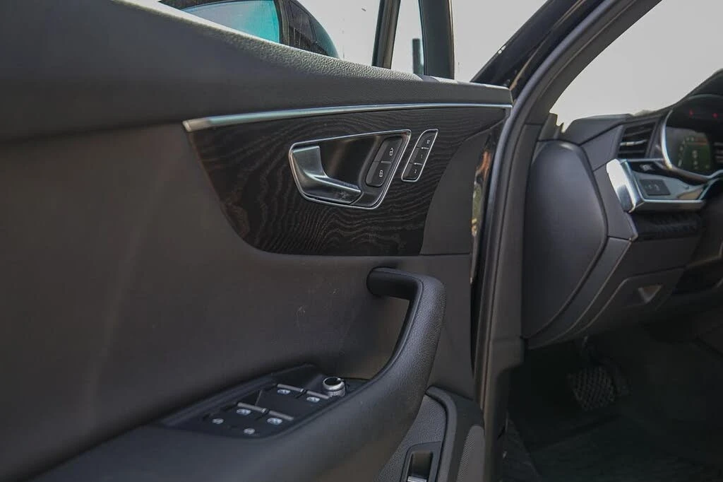 Audi Q7 S-LINE QUATTRO | 7 PASS | 360 | Vented Seats, снимка 9 - Автомобили и джипове - 56118012