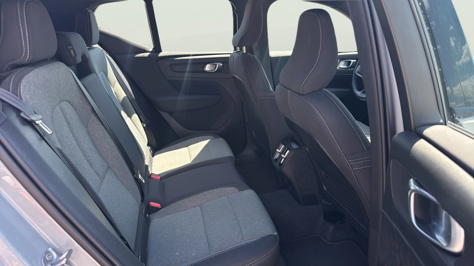 Volvo XC40 2.0 B3, снимка 14 - Автомобили и джипове - 56365221