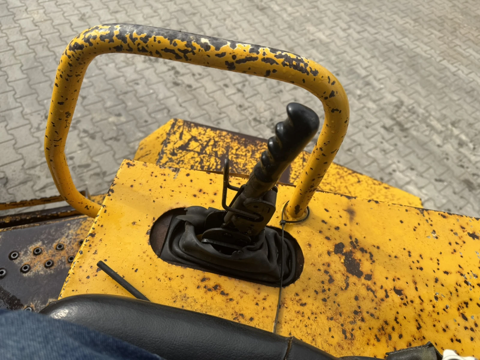 ������ �� ������� ��������� Thwaites 6T 2001 �. | Mobile.bg � ����������� 9