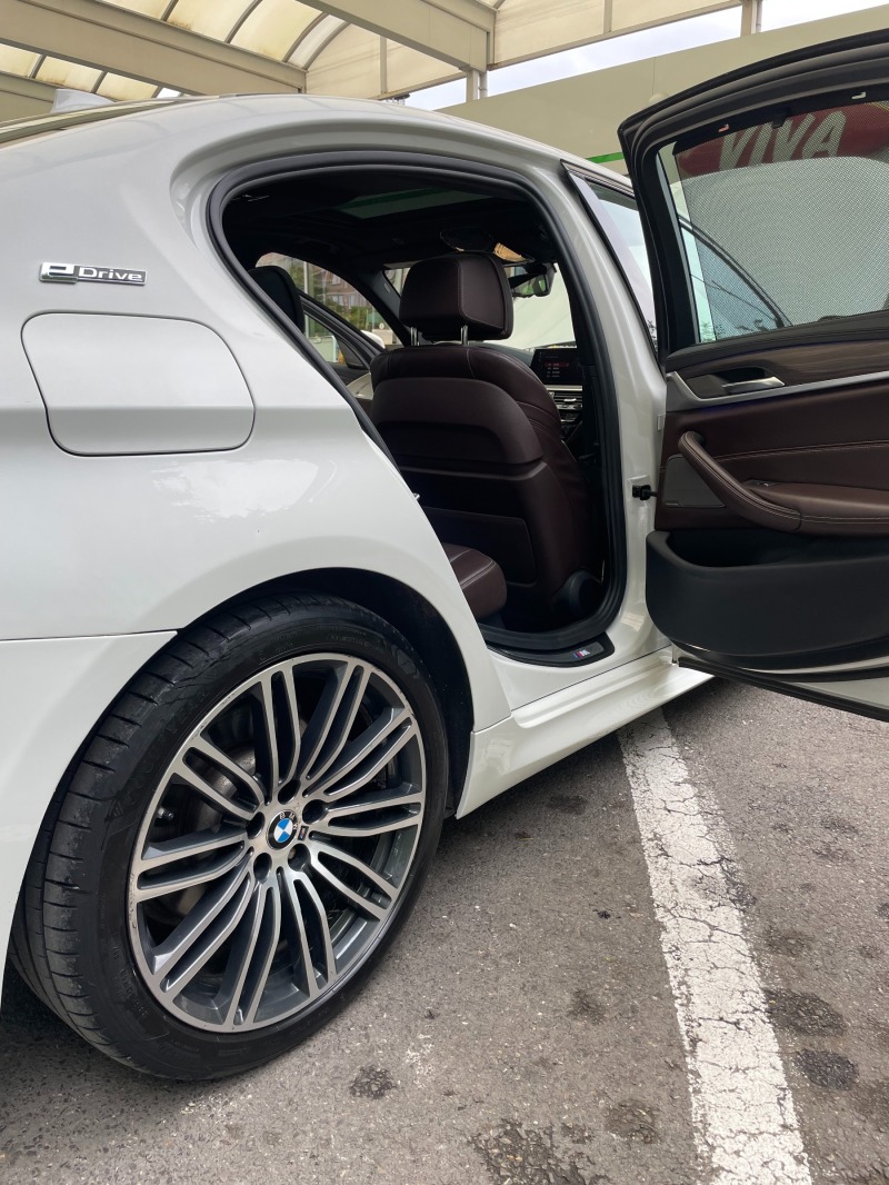 BMW 530E Luxury M Pack, снимка 13 - Автомобили и джипове - 44668903