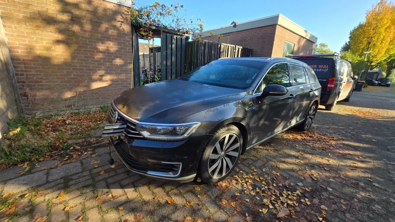 VW Passat, снимка 5 - Автомобили и джипове - 49462599