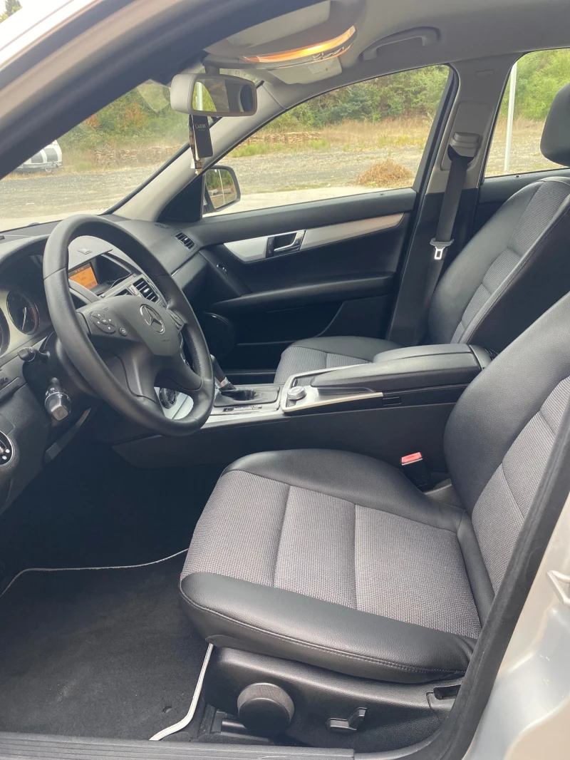 Mercedes-Benz C 320 Avantgarde, снимка 8 - Автомобили и джипове - 51913721
