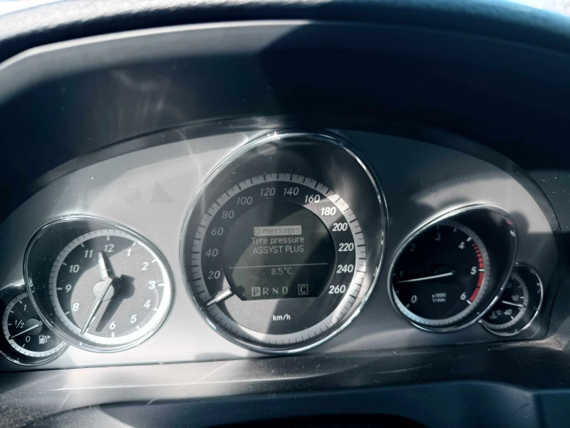 Mercedes-Benz E 250, снимка 11 - Автомобили и джипове - 52614277