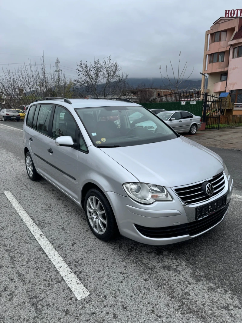 VW Touran 1.9 tdi БЕЗ РЪЖДА, снимка 3 - Автомобили и джипове - 52681660