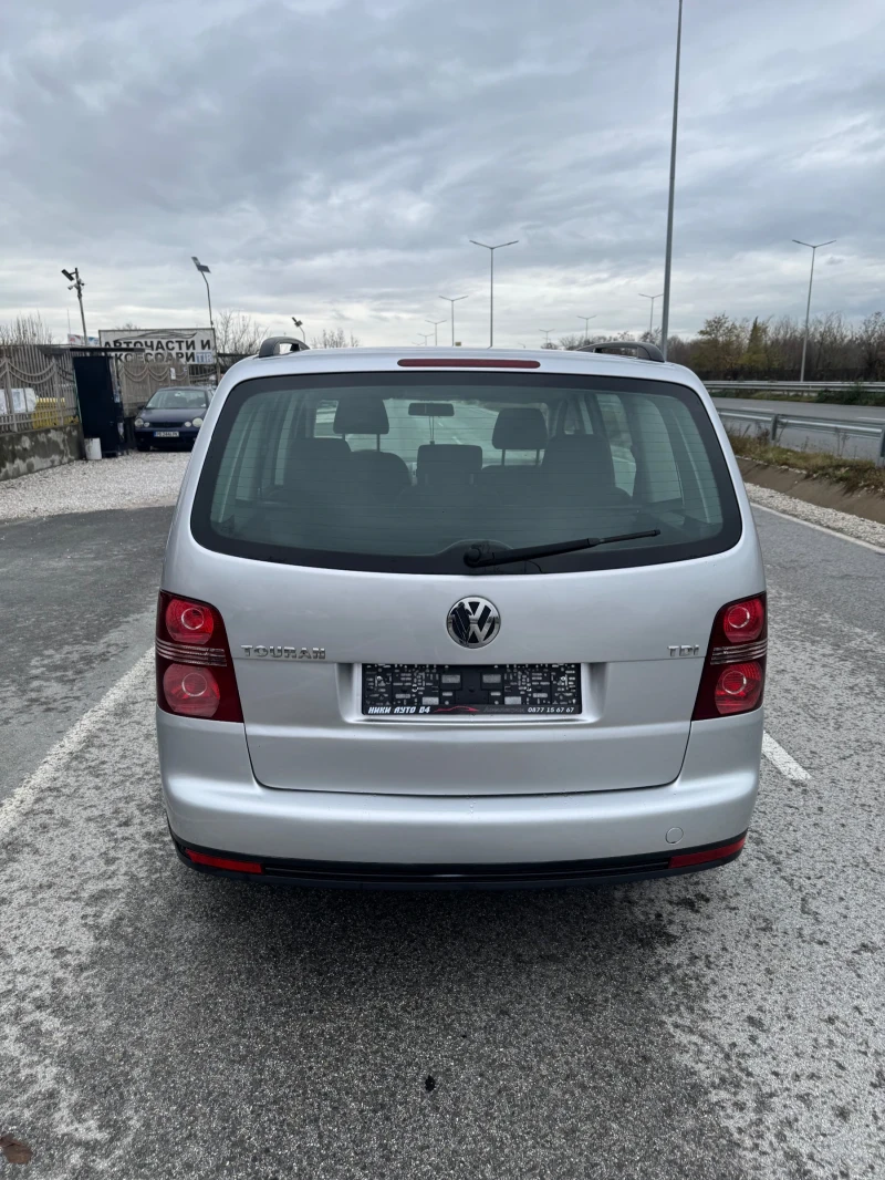 VW Touran 1.9 tdi БЕЗ РЪЖДА, снимка 5 - Автомобили и джипове - 52681660