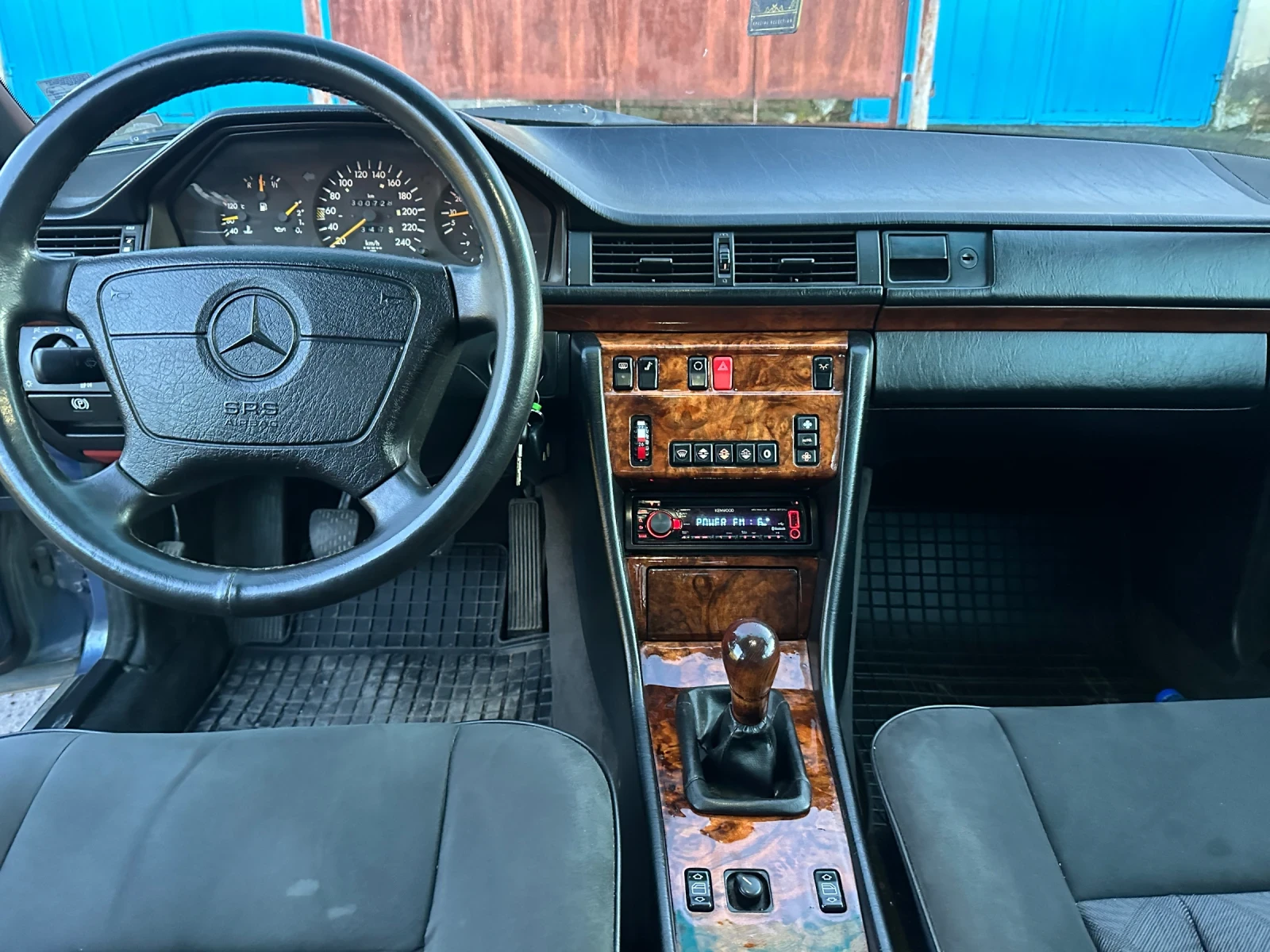 Mercedes-Benz 124  - изображение 7