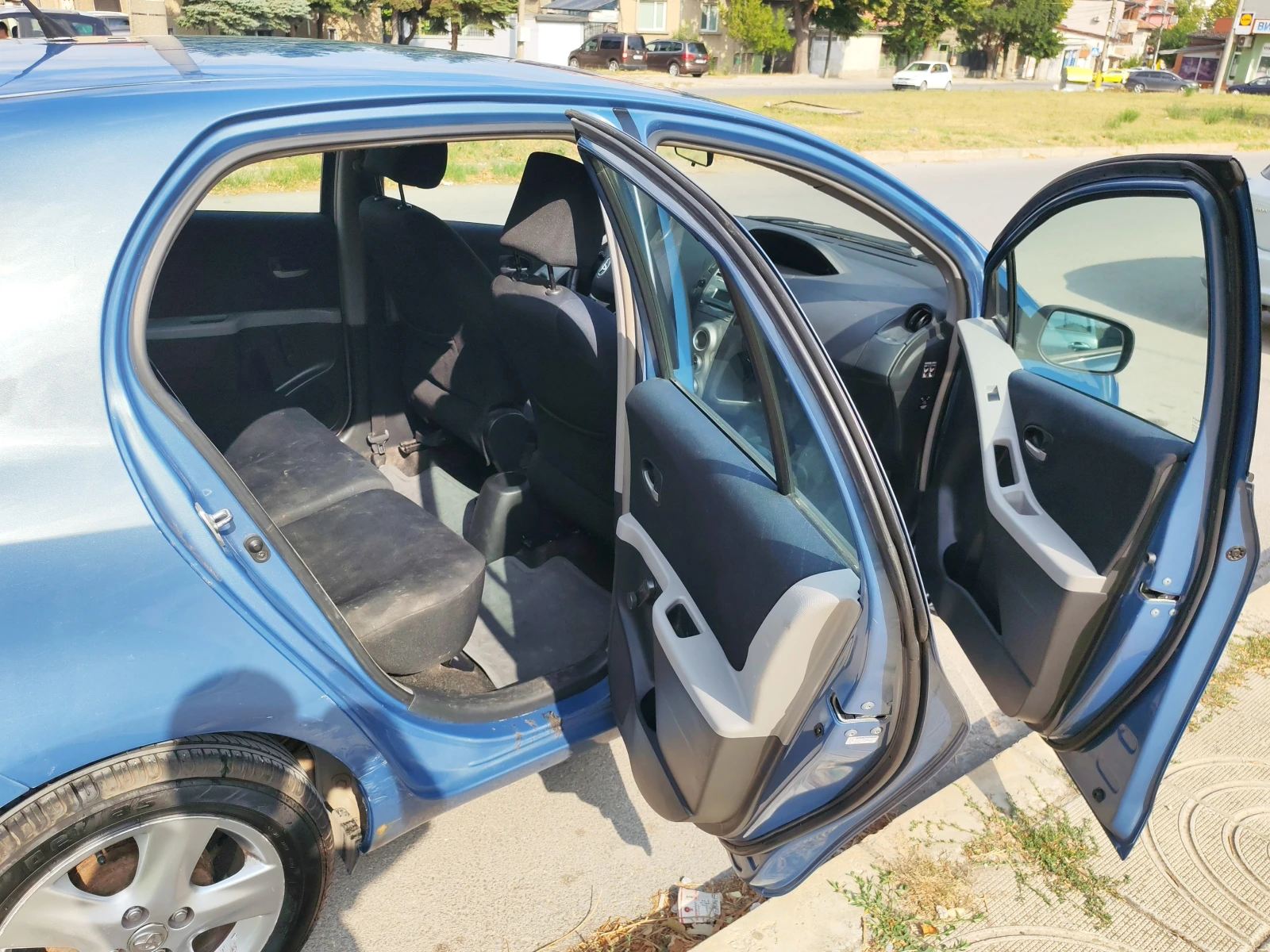 Toyota Yaris 1.3 VVT-i първи собственик - изображение 9