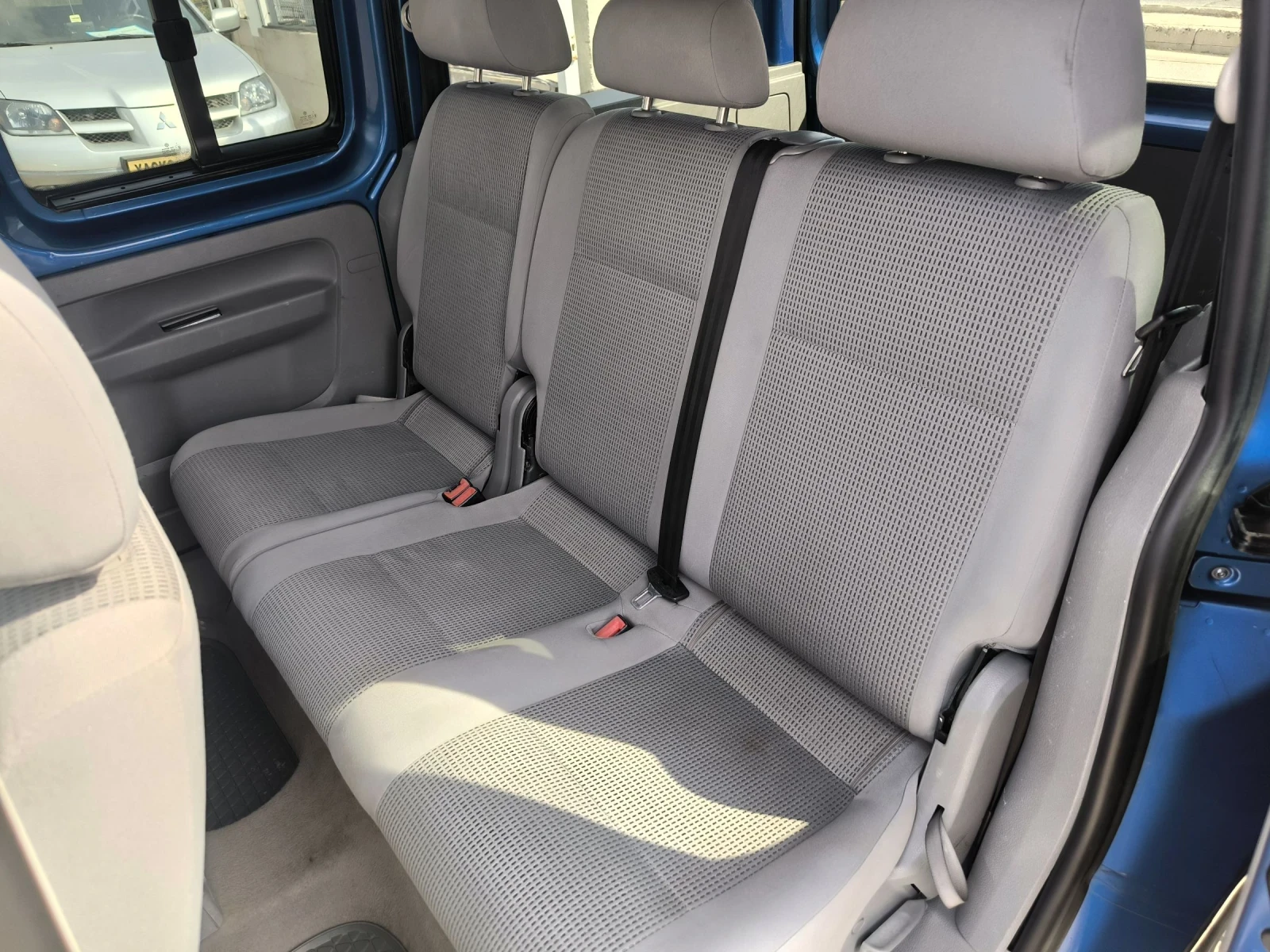 VW Caddy 1.6i - изображение 10