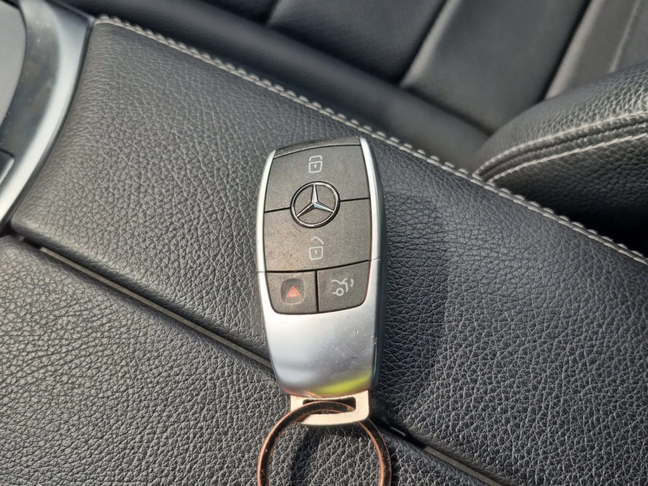 Mercedes-Benz C 300 * АВТО КРЕДИТ* ЦЕНА ДО БГ * Сервизна история *  - изображение 9