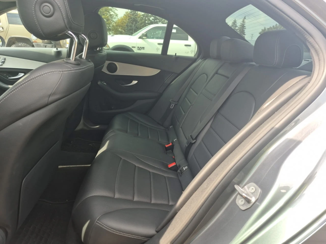 Mercedes-Benz C 300 * АВТО КРЕДИТ* ЦЕНА ДО БГ * Сервизна история *  - изображение 10