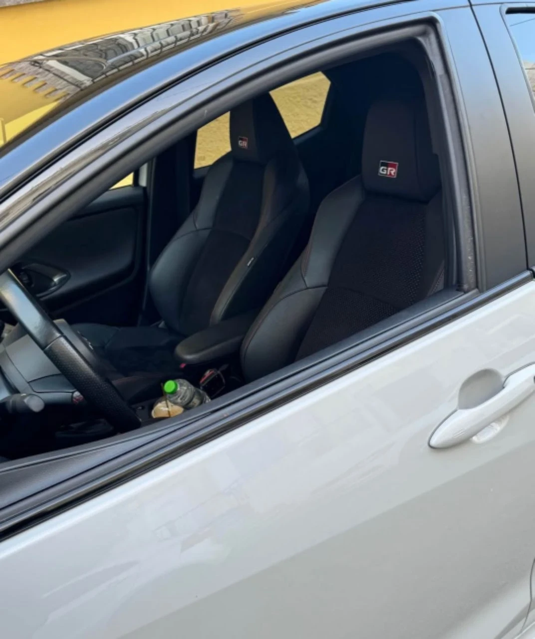 Toyota Yaris Hybrid, снимка 6 - Автомобили и джипове - 53846540