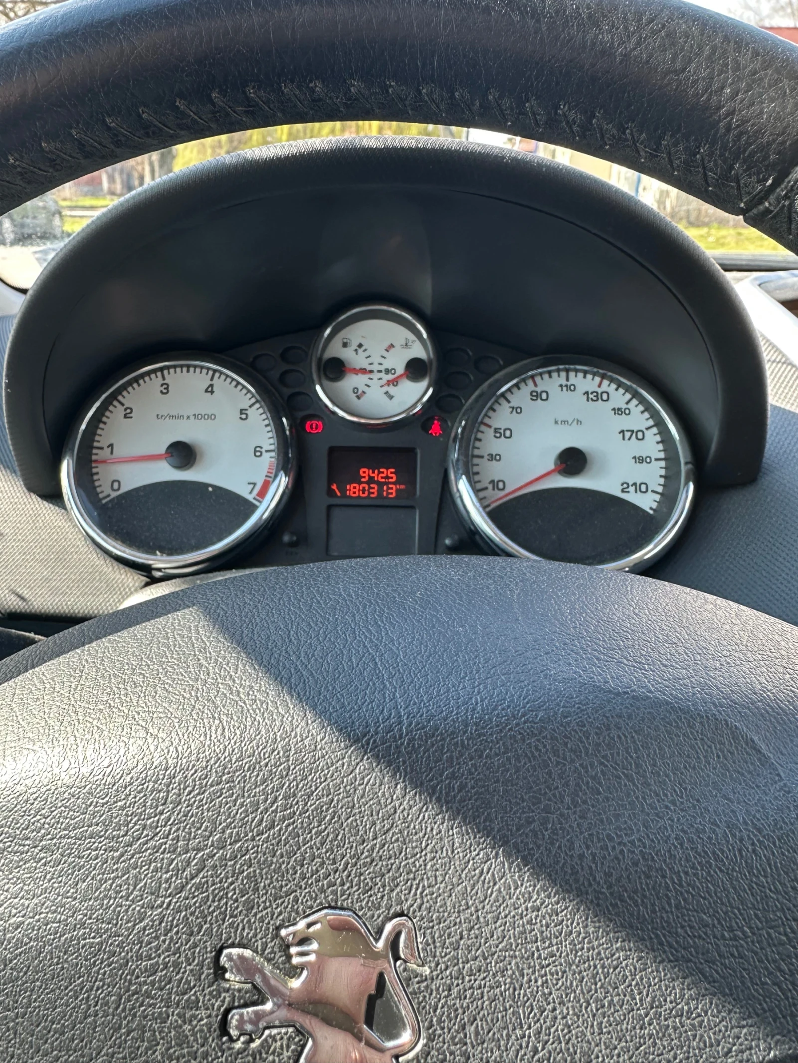 Peugeot 207, снимка 8 - Автомобили и джипове - 54037340