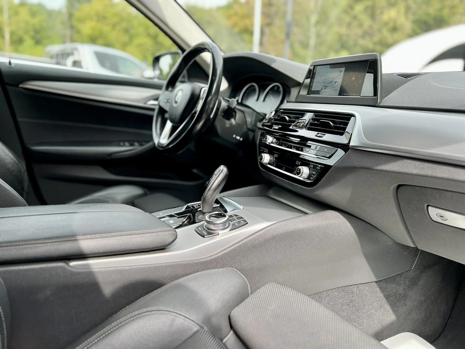 BMW 520 xDrive  , снимка 14 - Автомобили и джипове - 54077550