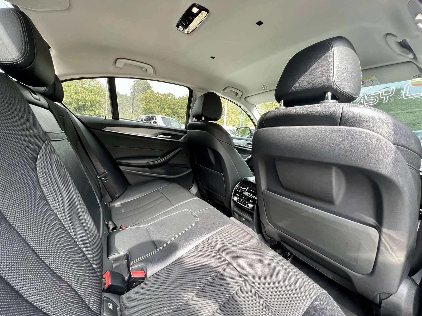 BMW 520 xDrive  , снимка 15 - Автомобили и джипове - 54077550